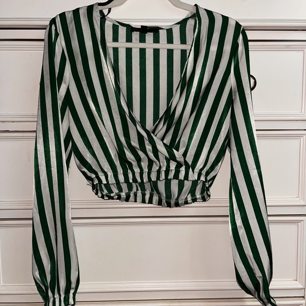 MISSGUIDED long sleeve going out top.